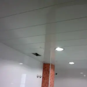 falso techo lama aluminio baño
